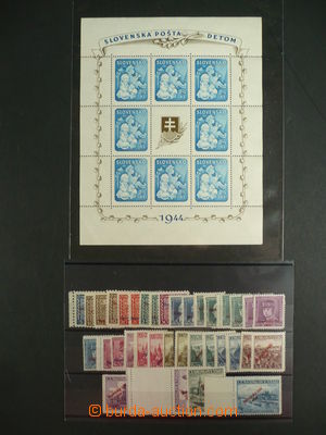 110289 - 1939-45 SLOVAKIA basic collection of stamps on free album s