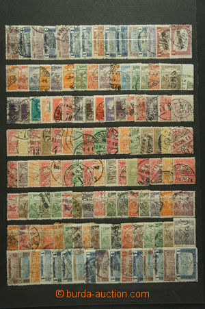 122111 - 1910-30 PERFINY / MAĎARSKO sestava 220ks perfinů na záso