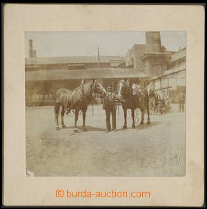 135263 - 1890 PRAHA-SMÍCHOV, share brewery, inside yard, horses, peo