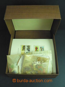 56351 - 1946-68 USA semifinished collection on/for 130 pcs of sheet