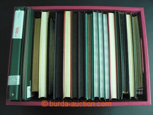 57635 - 1900-2000 WHOLE WORLD přepravka with 18 pcs of stockbooks,