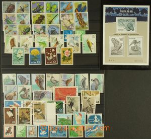 128667 - 1970-90 [SBÍRKY]  sestava známek s námětem Ptáci a Mot