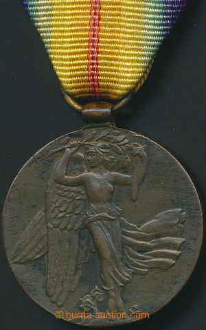153481 - 1919-1939 Medal For/Behind victory, dark bronze with signatu