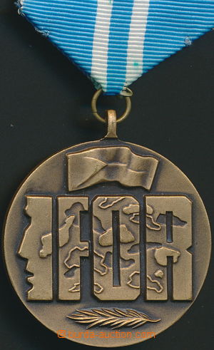 153578 - 1993- čestný pamětní odznak Za službu v misi IFOR, bron