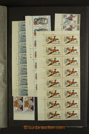159863 - 1952-80 [COLLECTIONS]  8-sheet album with 75 bands, blocks, 