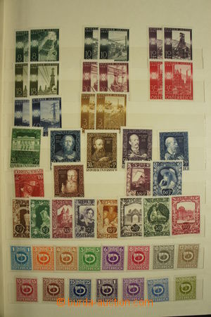 163476 - 1933-72 [SBÍRKY]  menší sbírka známek v zaplněném 8-l