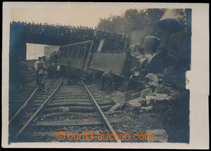 181864 - 1922 NEHODA VLAKU /  čb fotografie vykolejení vlaku u Doln