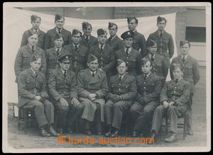 188212 - 1940 RAF / Czechoslovak pilots in England,  B/W photo with m