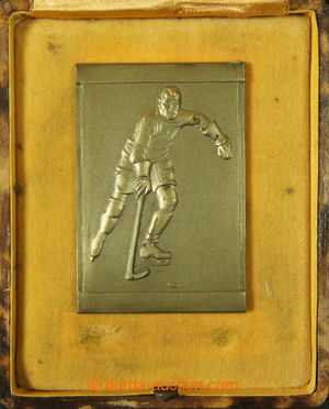 197012 - 1930? AE plaque, figure hokejisty in/at original etui