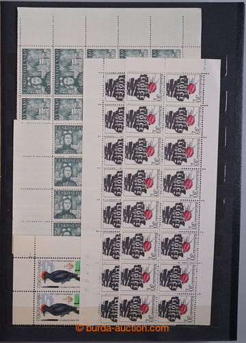 240858 - 1945-1992 [COLLECTIONS]  selection of corner blk-of-4 and la