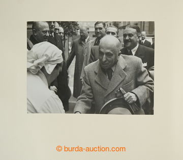 242989 - 1941 návštěva prezidenta Dr. E. Háchy v továrně Orion 
