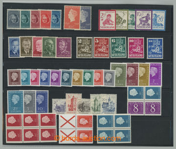 249670 - 1946-1993 SELECTION / several sets and stamp booklets on sto