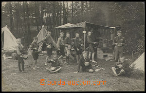 25176 - 1930? Skautský tábor, čb. foto,  skauti u polní kuchyně