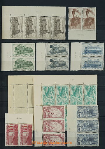 254686 - 1953-1992 [SBÍRKY]  DATA TISKU / sbírka v 32-stránkovém 