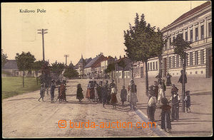 37896 - 1912 Královo Pole - děti před budovou Měšťanské a obe