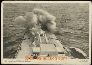 55673 - 1943 válečná loď při střelbě, vzadu razítko Námořn