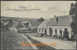 63005 - 1916 Střelice near Brno - pub, people; Us, very light stain