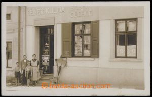 84119 - 1947 NÁCHOD - obchod Čeněk Kulda, foto rodiny před obcho