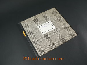 90301 - 1880-1925 AUSTRIA  sestava známek na listech sešitu, různ