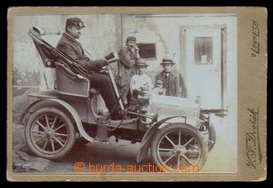 92599 - 1908 TECHNIKA  muž v autě, Laurin & Klement - model Voitur