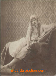 92606 - 1915 DRTIKOL Francis (1883–1961), girl in negligee, atelie