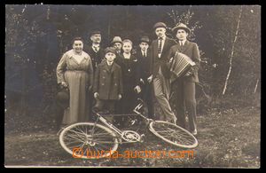 93604 - 1922 CYKLISTIKA, společné foto, jízdní kolo, prošlá, z